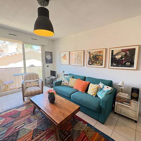 Cosy T2 Avec Balcon Au Mourillon, A 1oom De La Apartment Toulon