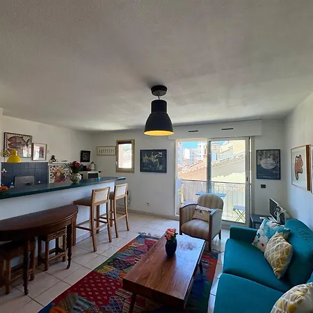 Cosy T2 Avec Balcon Au Mourillon, A 1oom De La Apartment Toulon